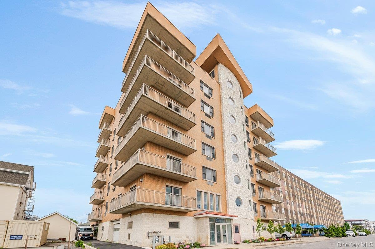 661 W Broadway Unit: 402, Long Beach