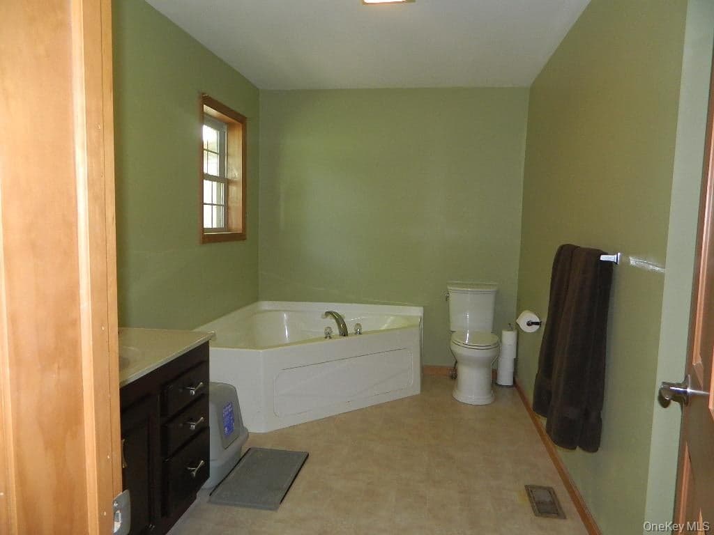 188 Hoyt Street thumbnail 26