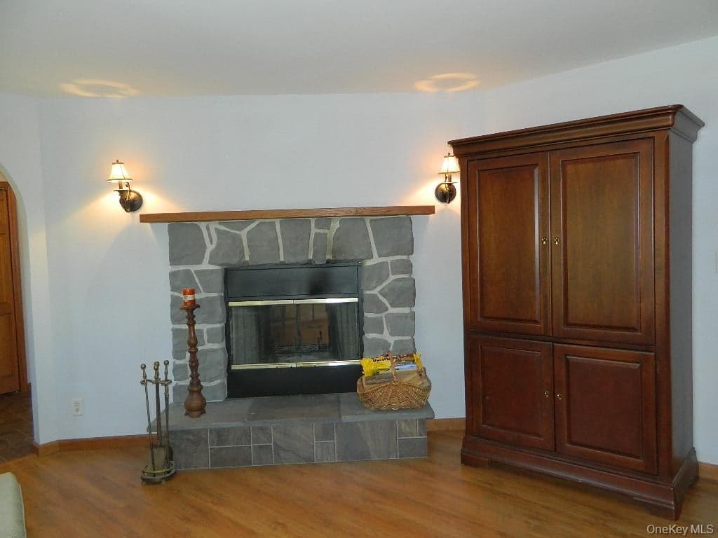 188 Hoyt Street thumbnail 16