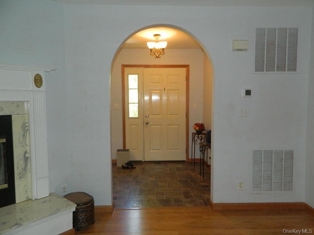188 Hoyt Street thumbnail 5
