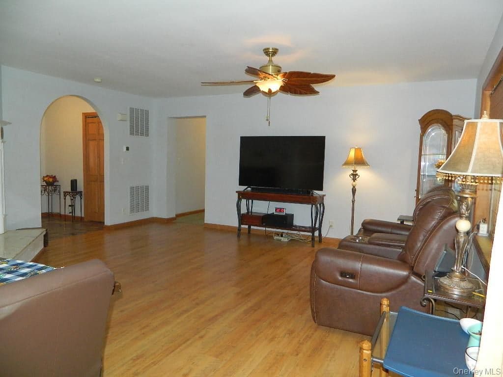 188 Hoyt Street thumbnail 14