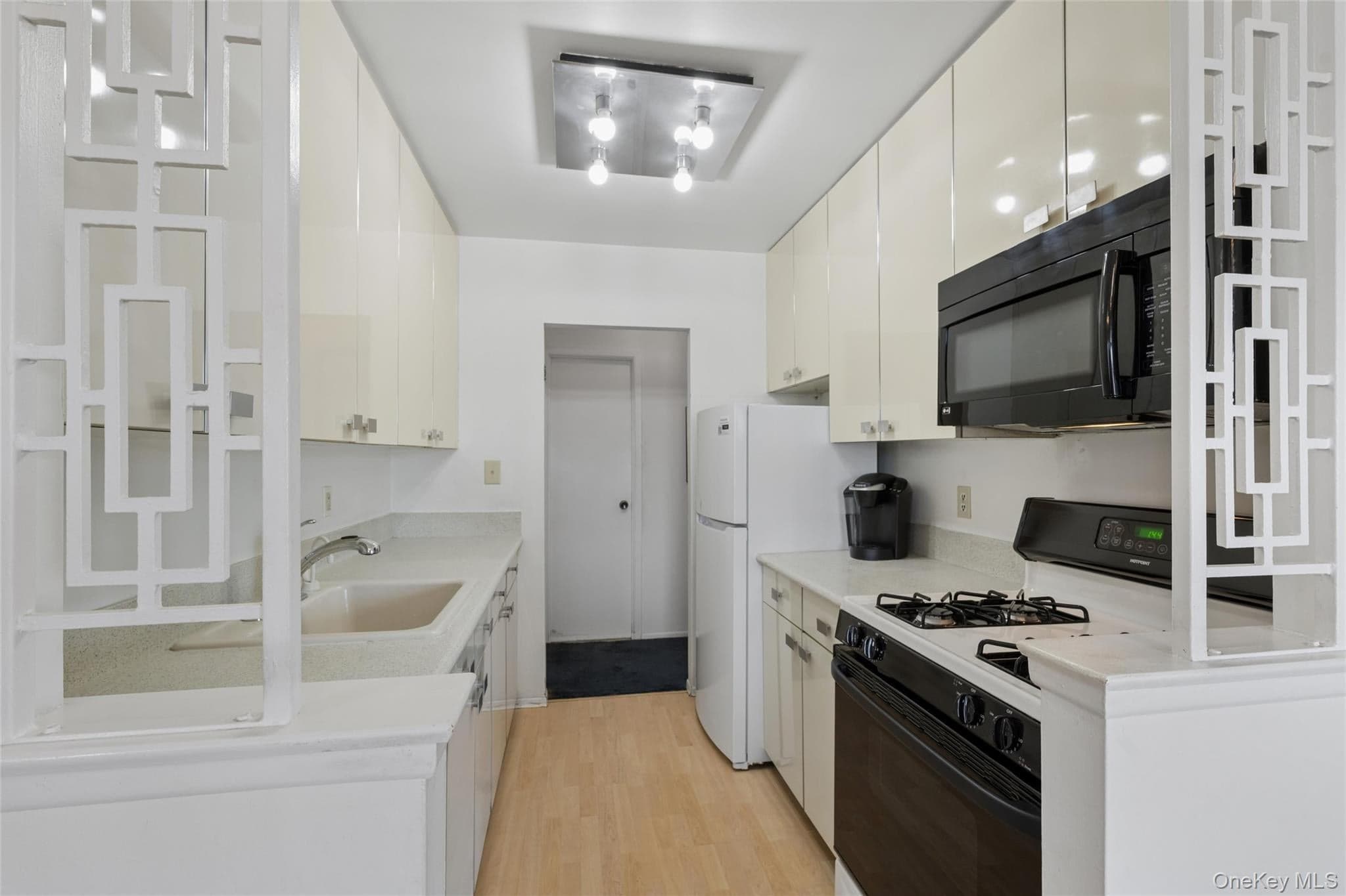 320 East Shore Road RD Unit: 30B thumbnail 6