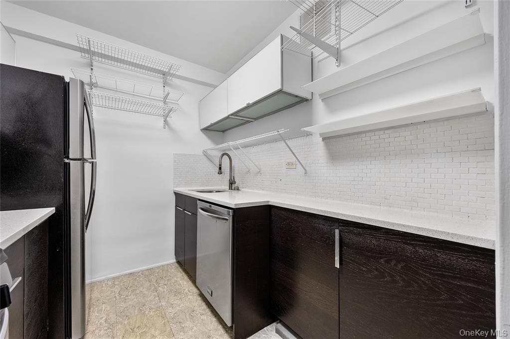 142-05 Roosevelt Avenue Unit: 331 thumbnail 10