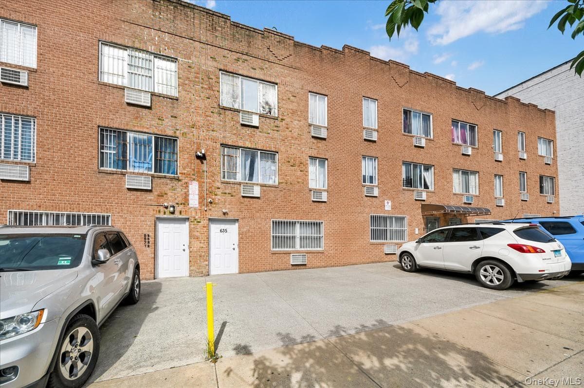 635 Coster Street thumbnail 12