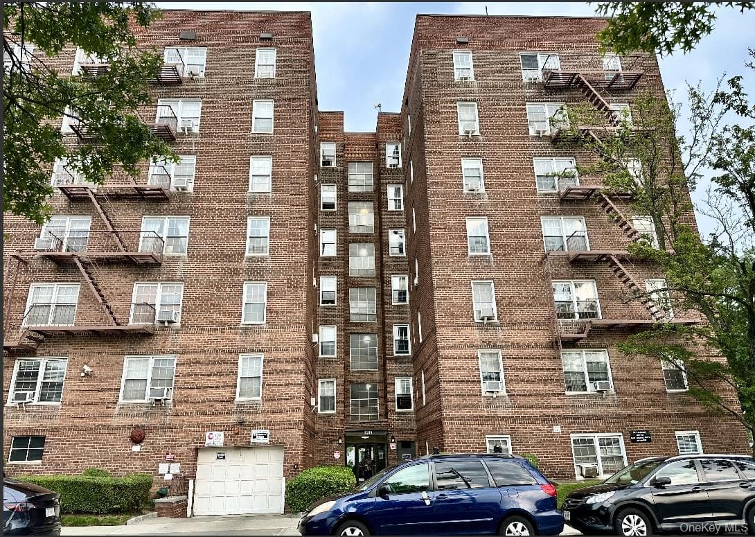 85-04 63rd Drive Unit: 6J1, Rego Park
