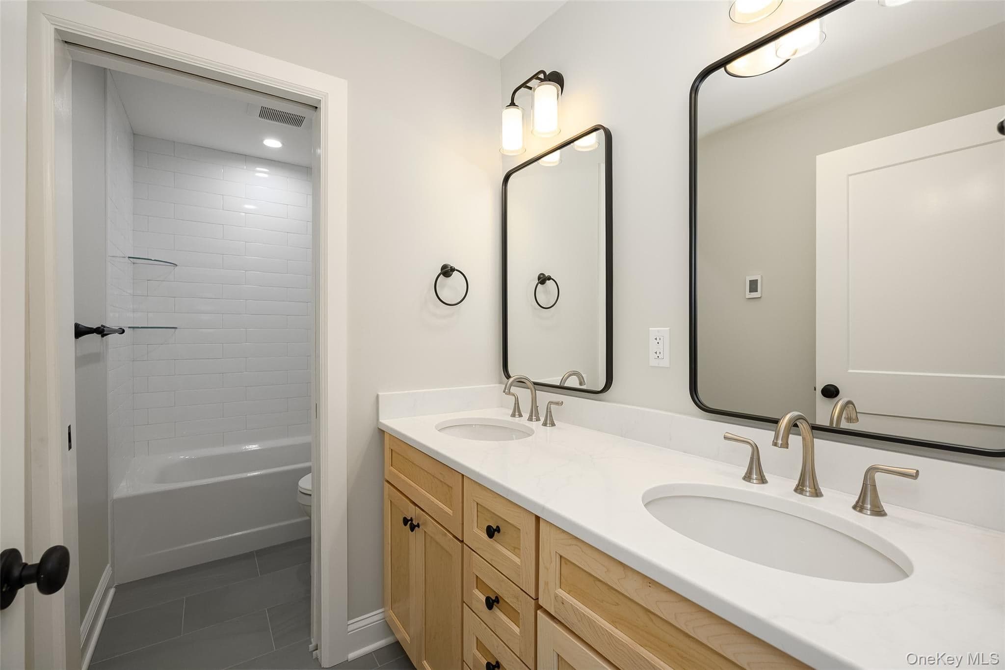 15 Henry Street Unit: 2 thumbnail 17