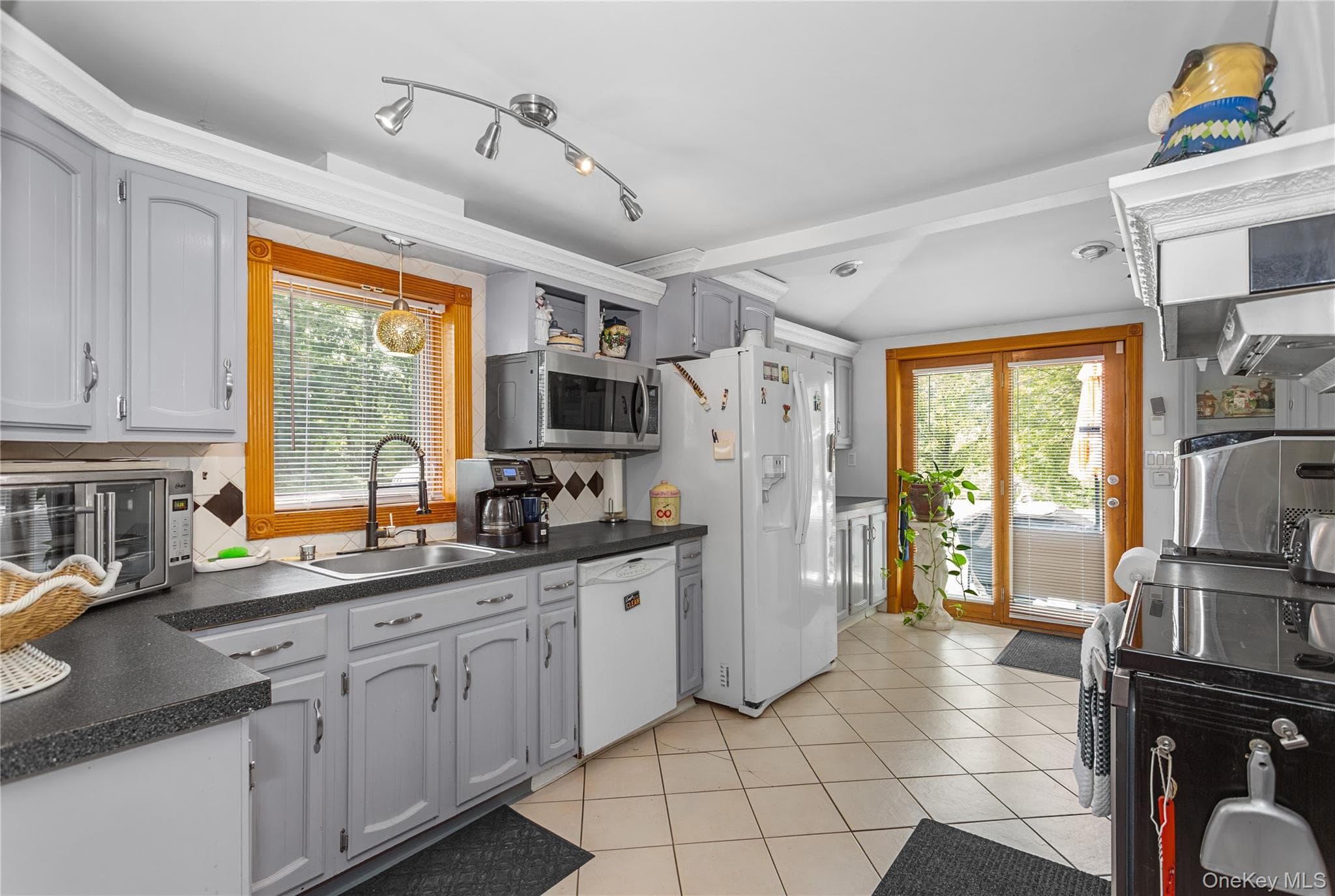 46 Lakewood Avenue thumbnail 25
