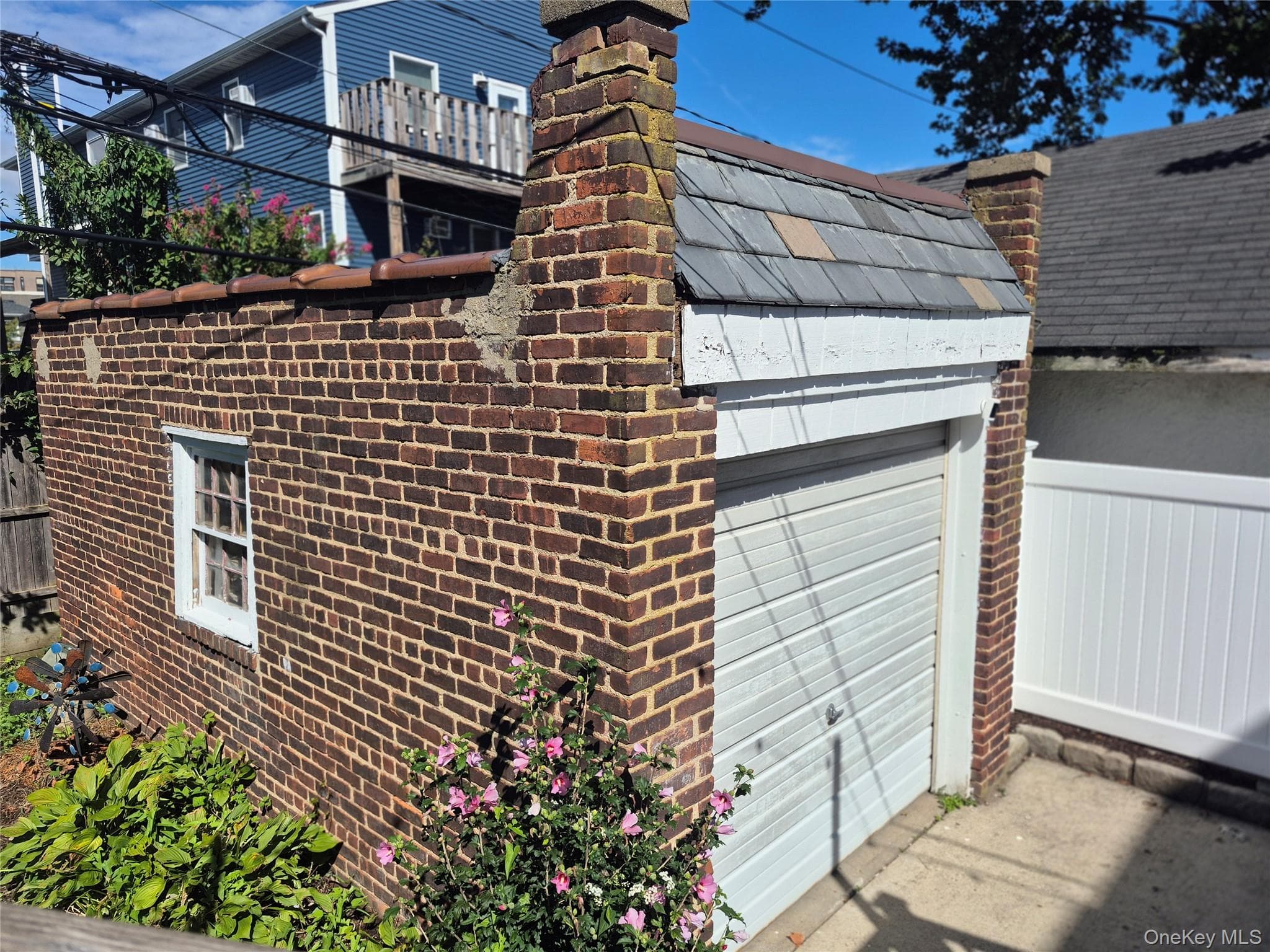 327 E Pine Street thumbnail 18
