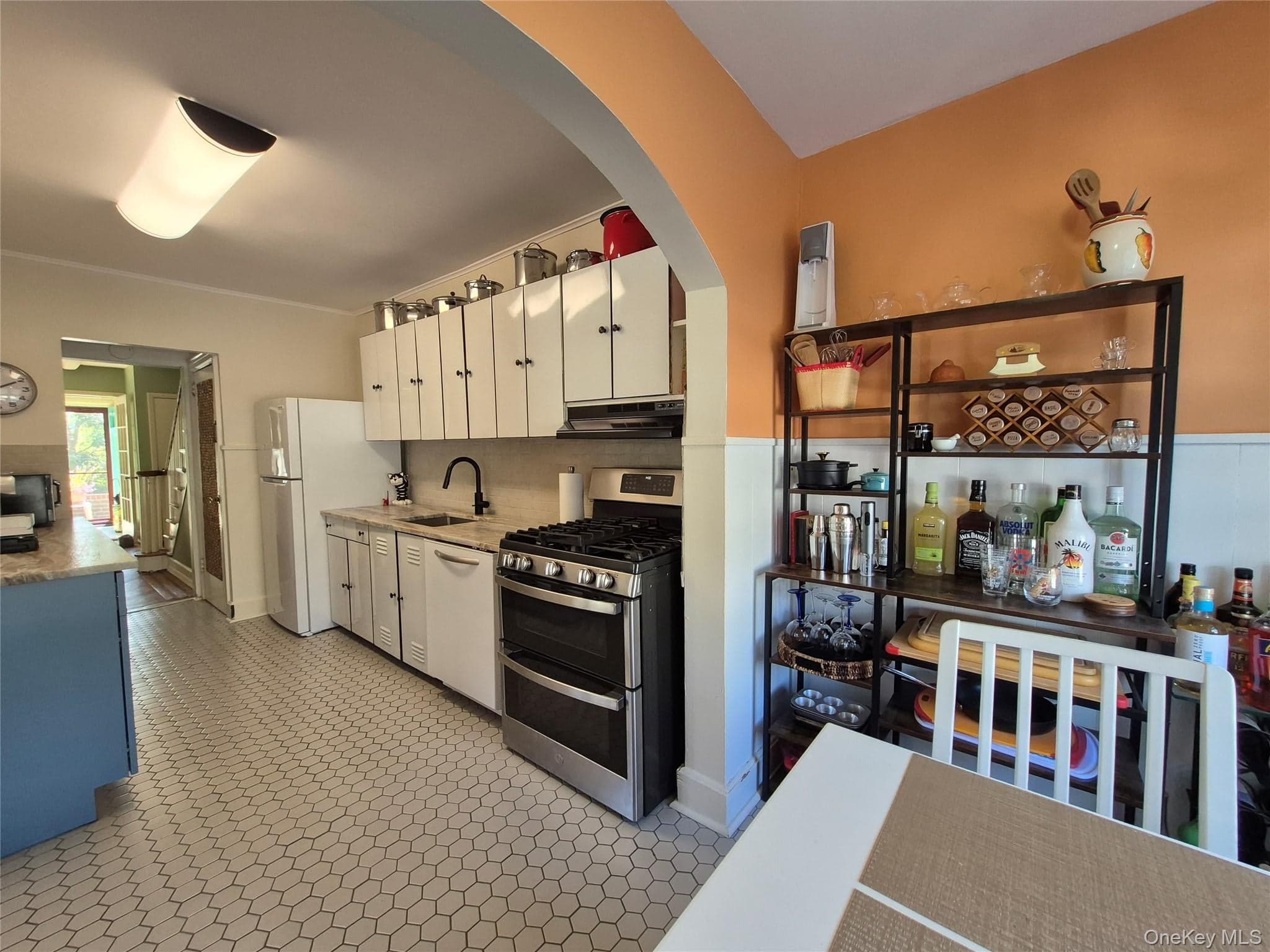 327 E Pine Street thumbnail 4