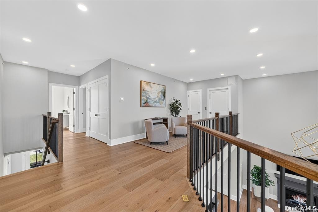 1824 Soundview Court thumbnail 19