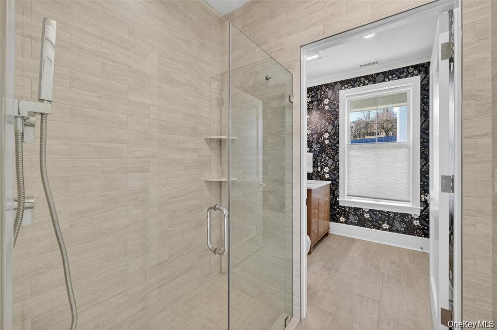 1824 Soundview Court thumbnail 5