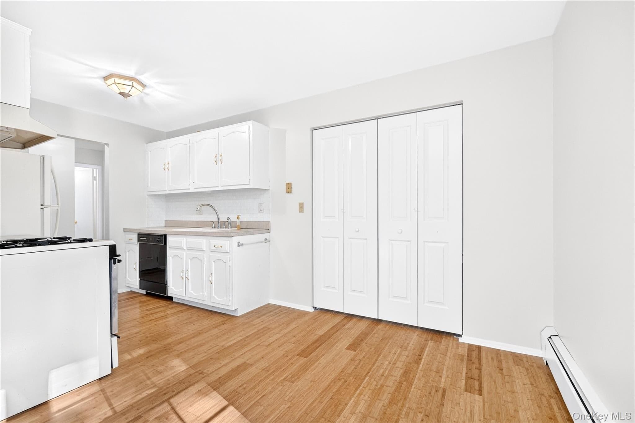 284 Parkside Drive thumbnail 15