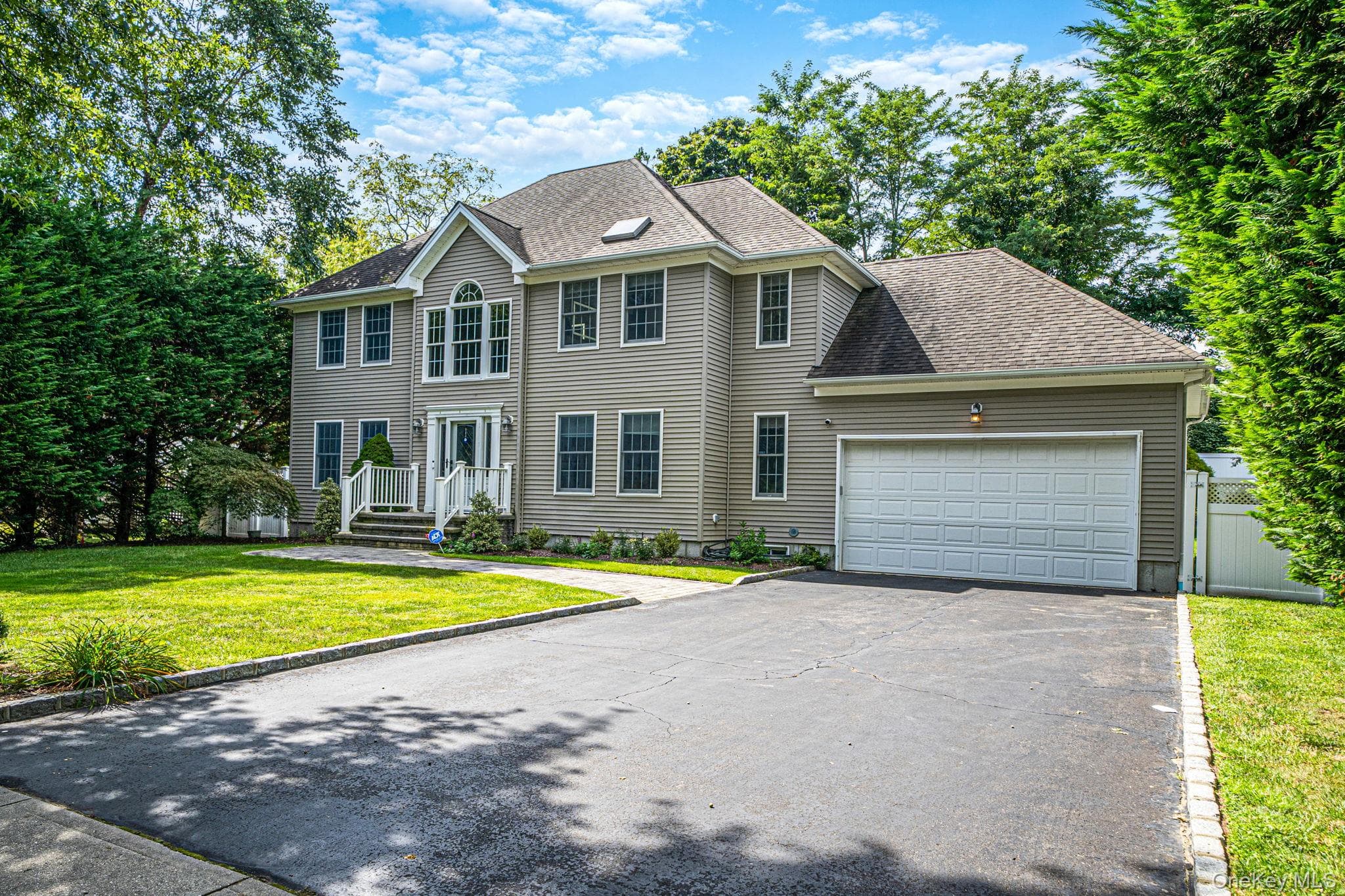 9 Franciscan Lane, Smithtown