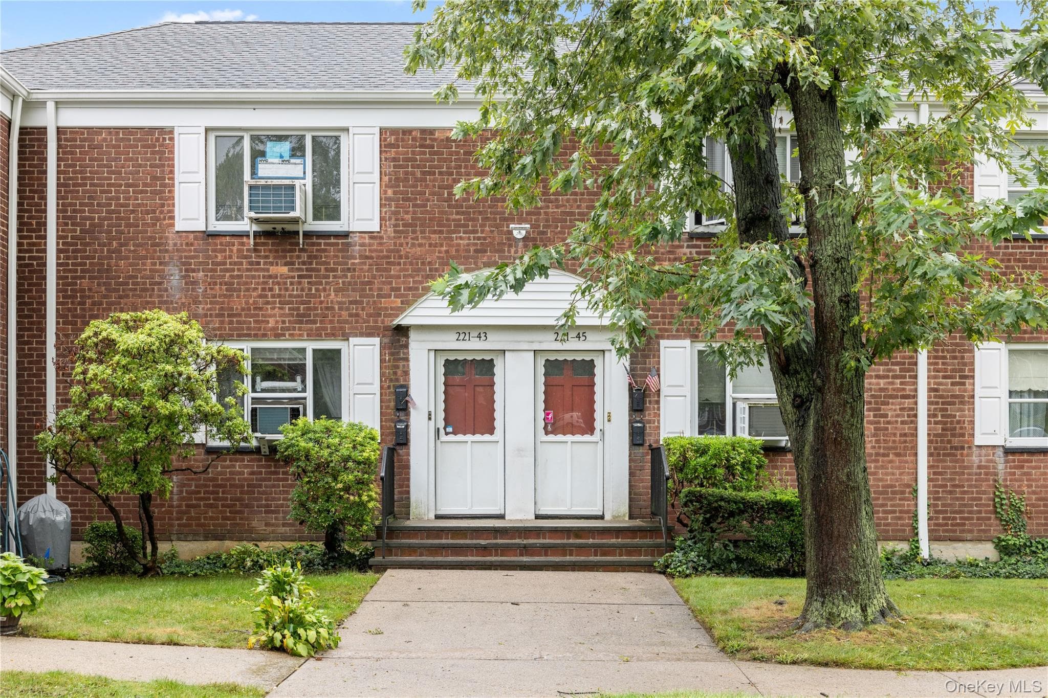 221-43 Manor Road Unit: (Upper) 1613, Queens Village