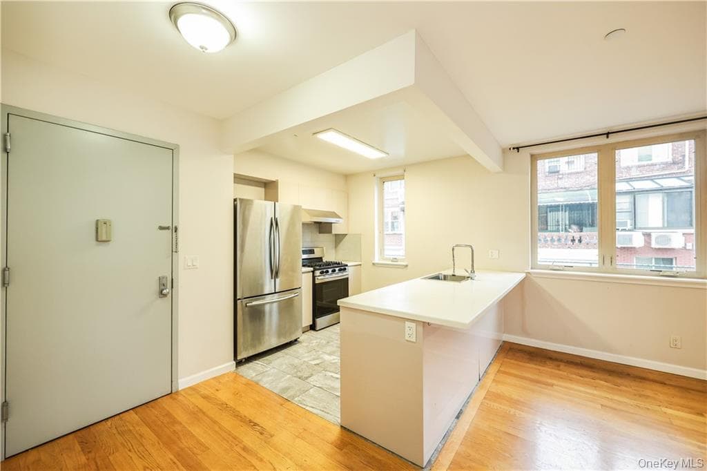 2517 Voorhies Avenue Unit: 1C thumbnail 7
