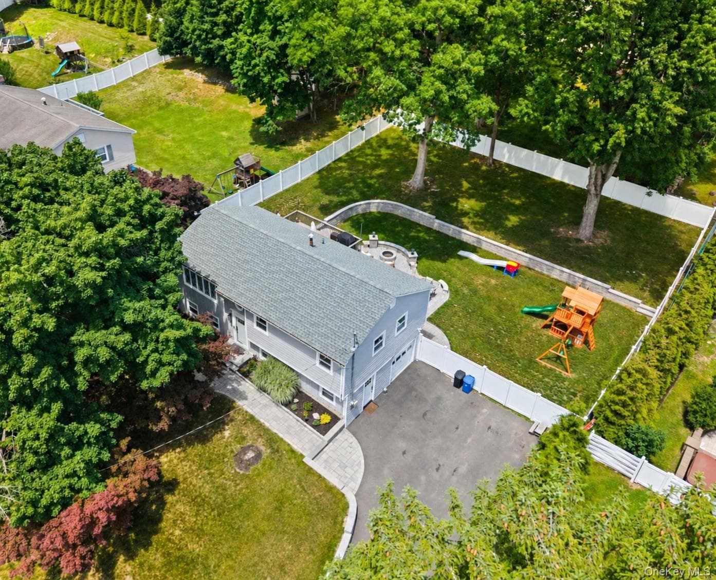 575 Babbling Brook Lane, Valley Cottage