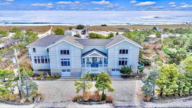 605 Dune Road thumbnail 2