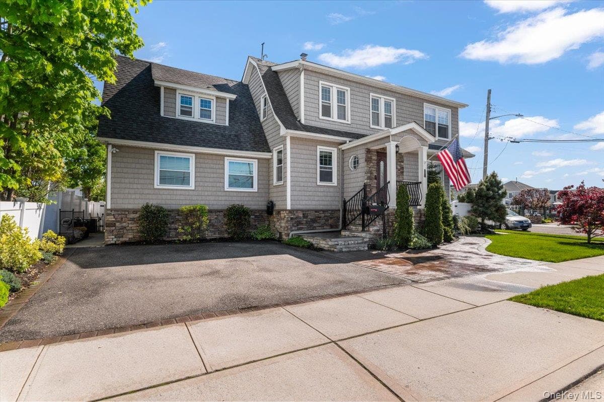 2968 Islip Court thumbnail 3