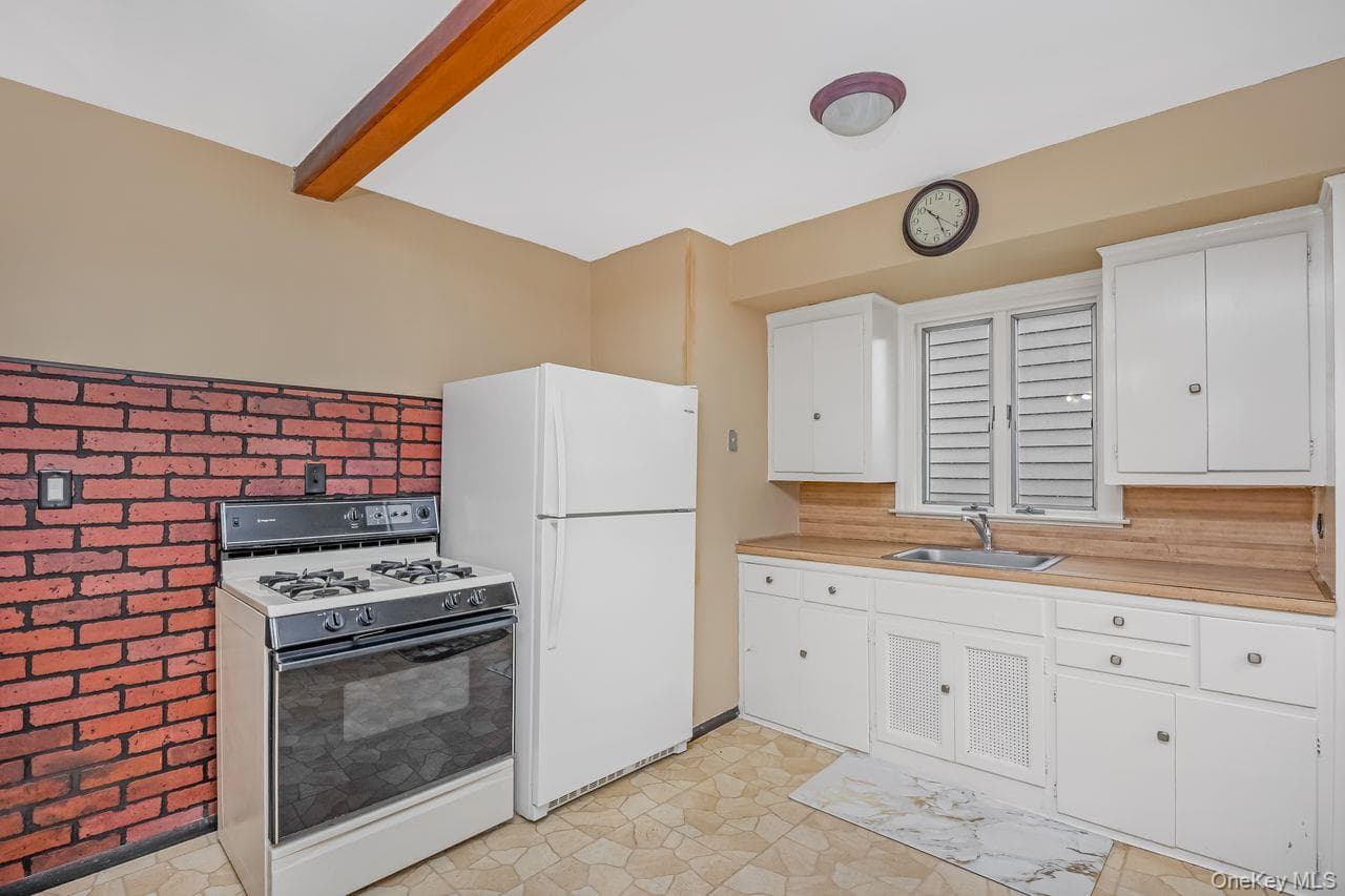 166 Cushing Avenue thumbnail 9