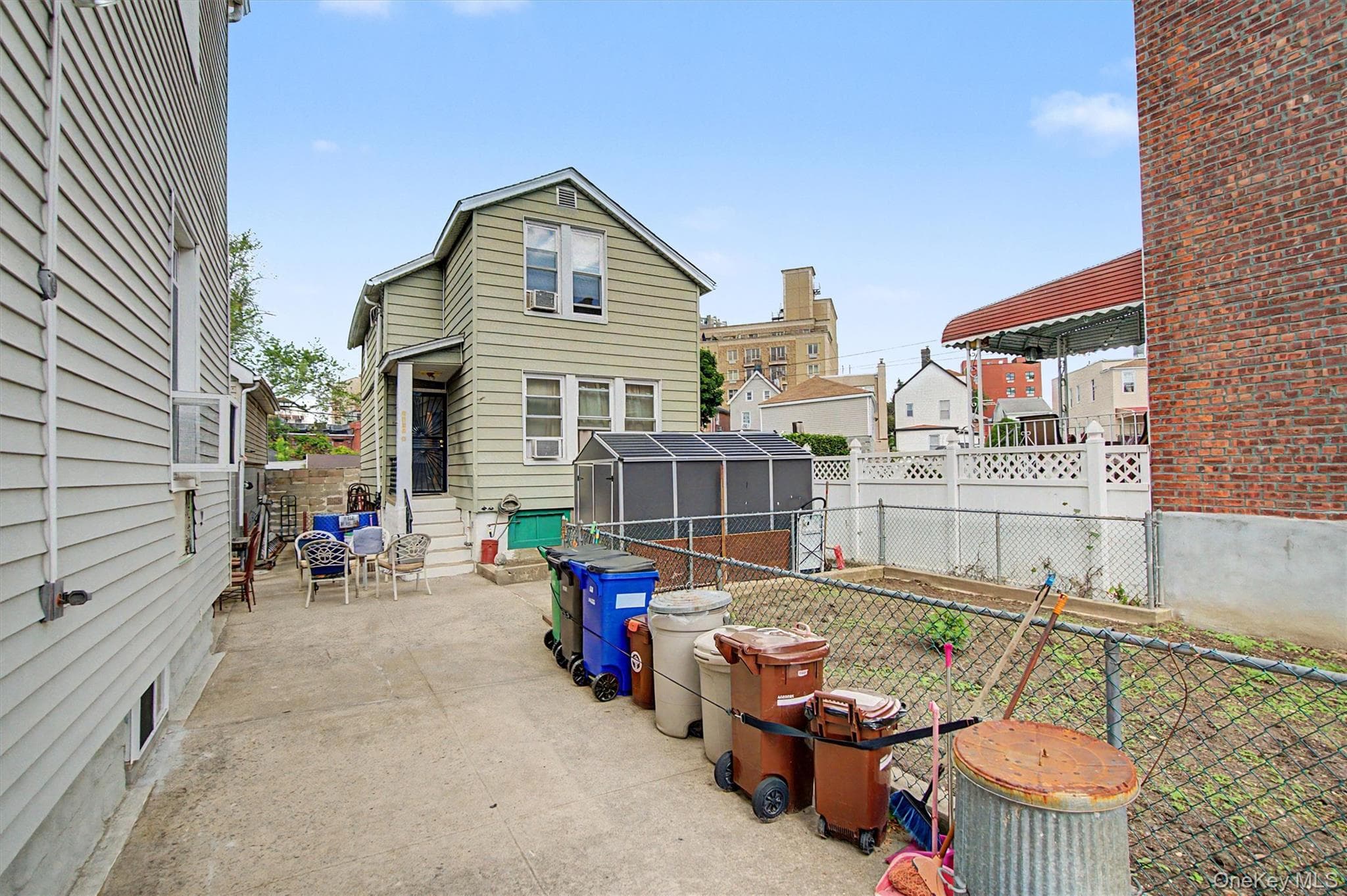 1608 Merry Avenue thumbnail 2