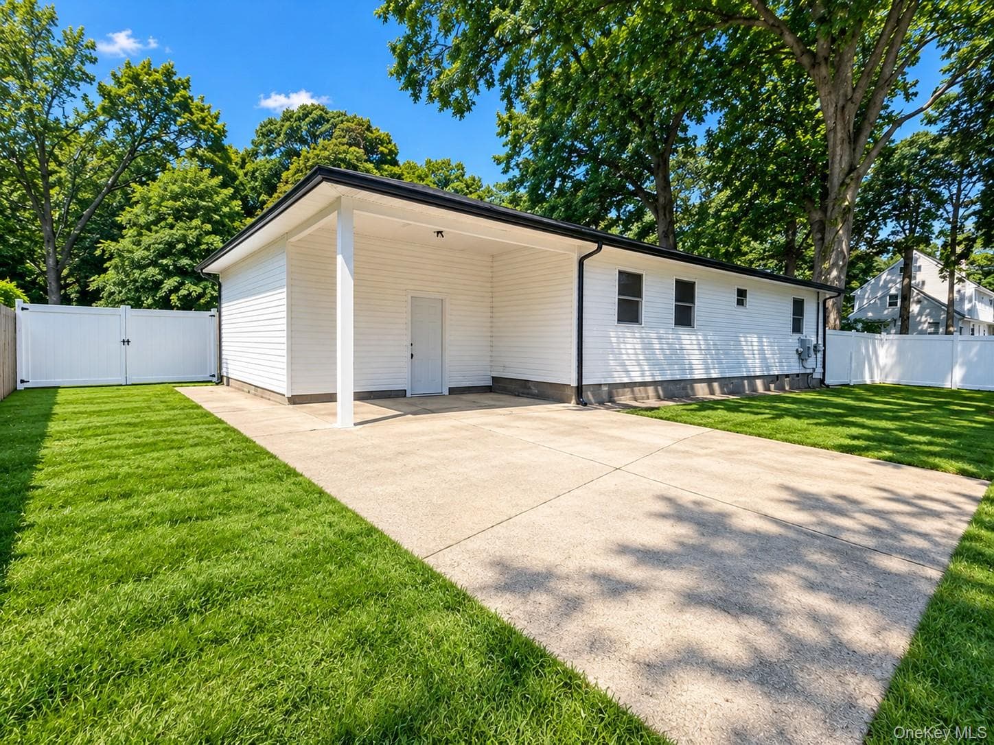 220 Moriches Avenue thumbnail 14