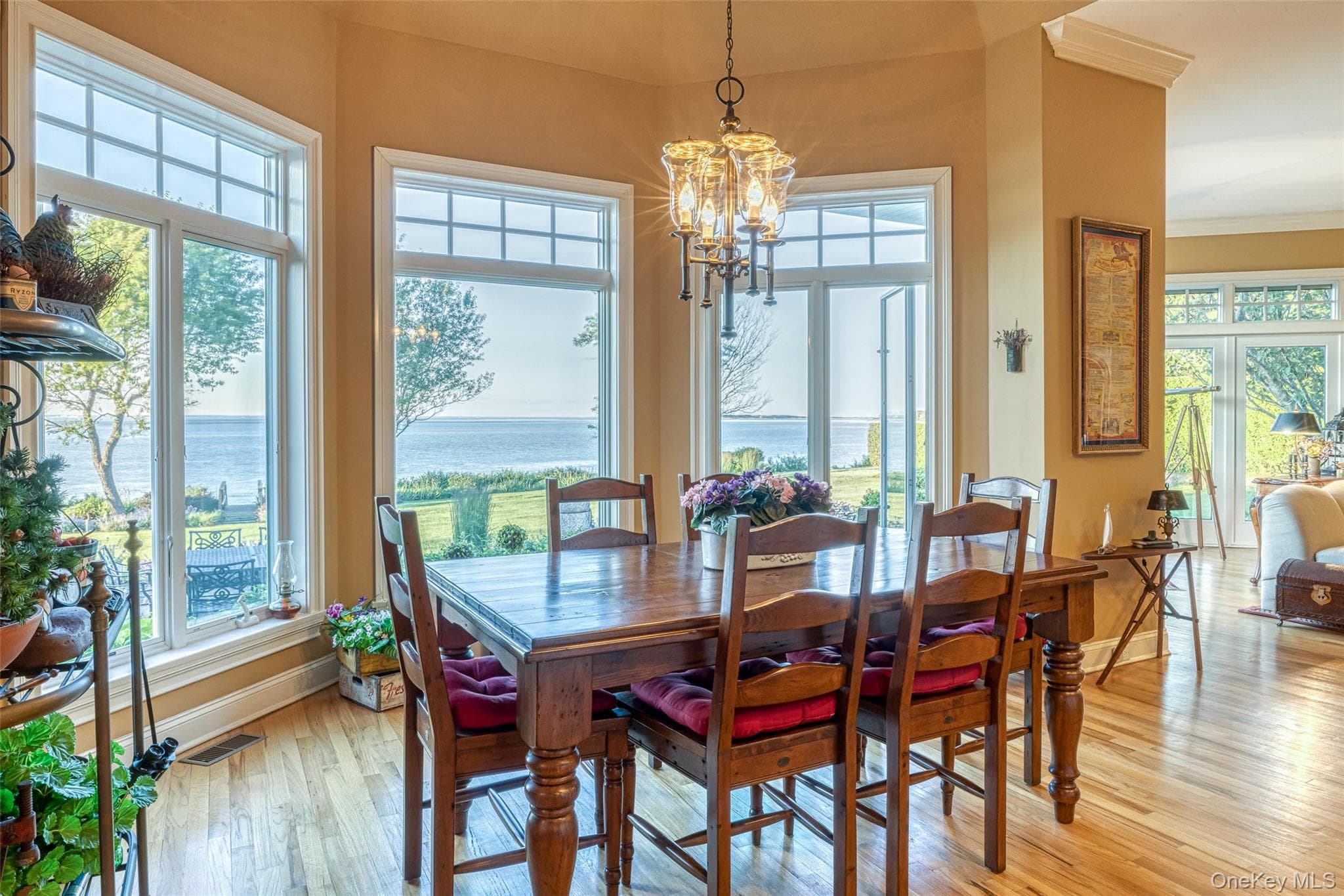 1640 Grandview Drive thumbnail 16
