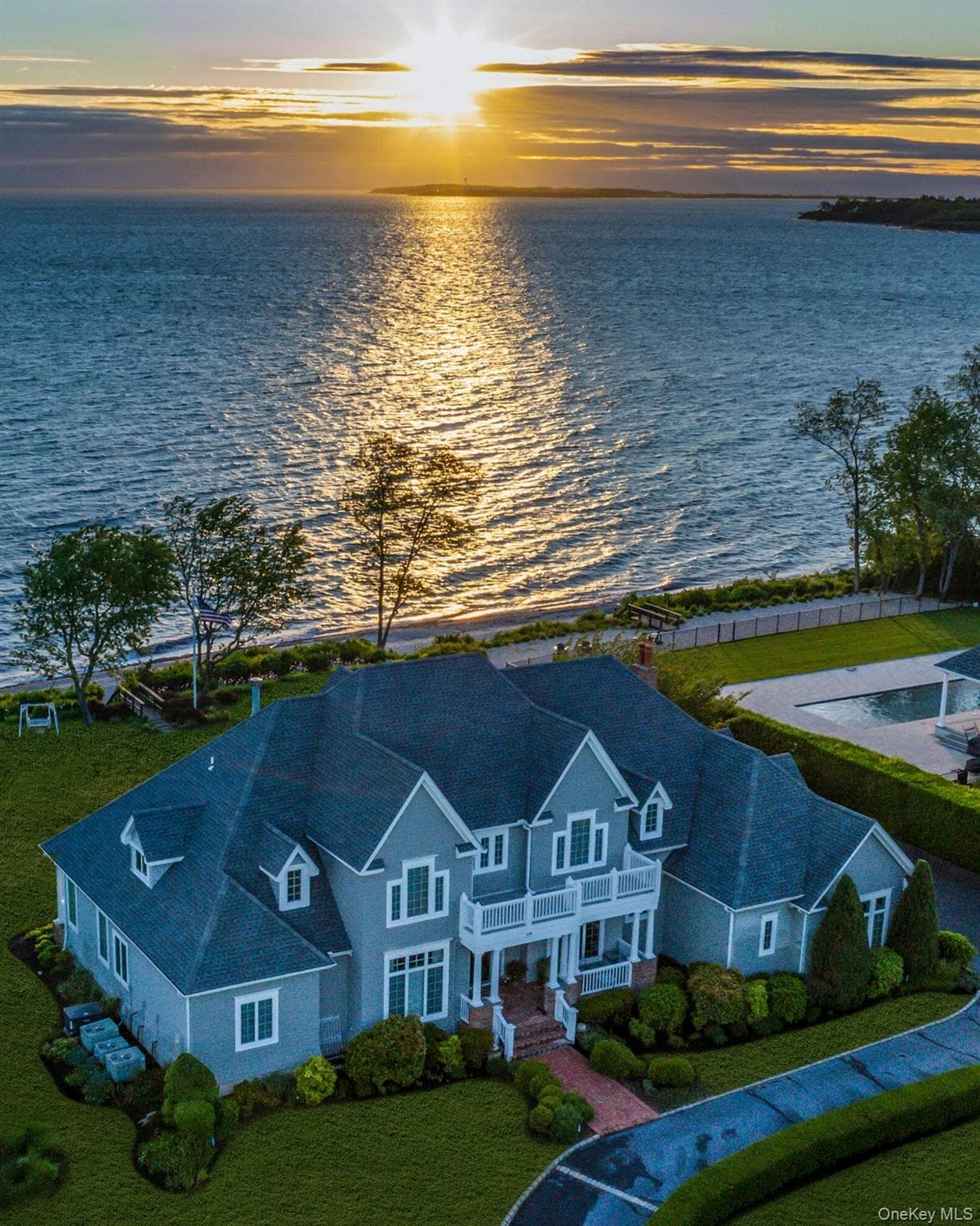 1640 Grandview Drive thumbnail 3