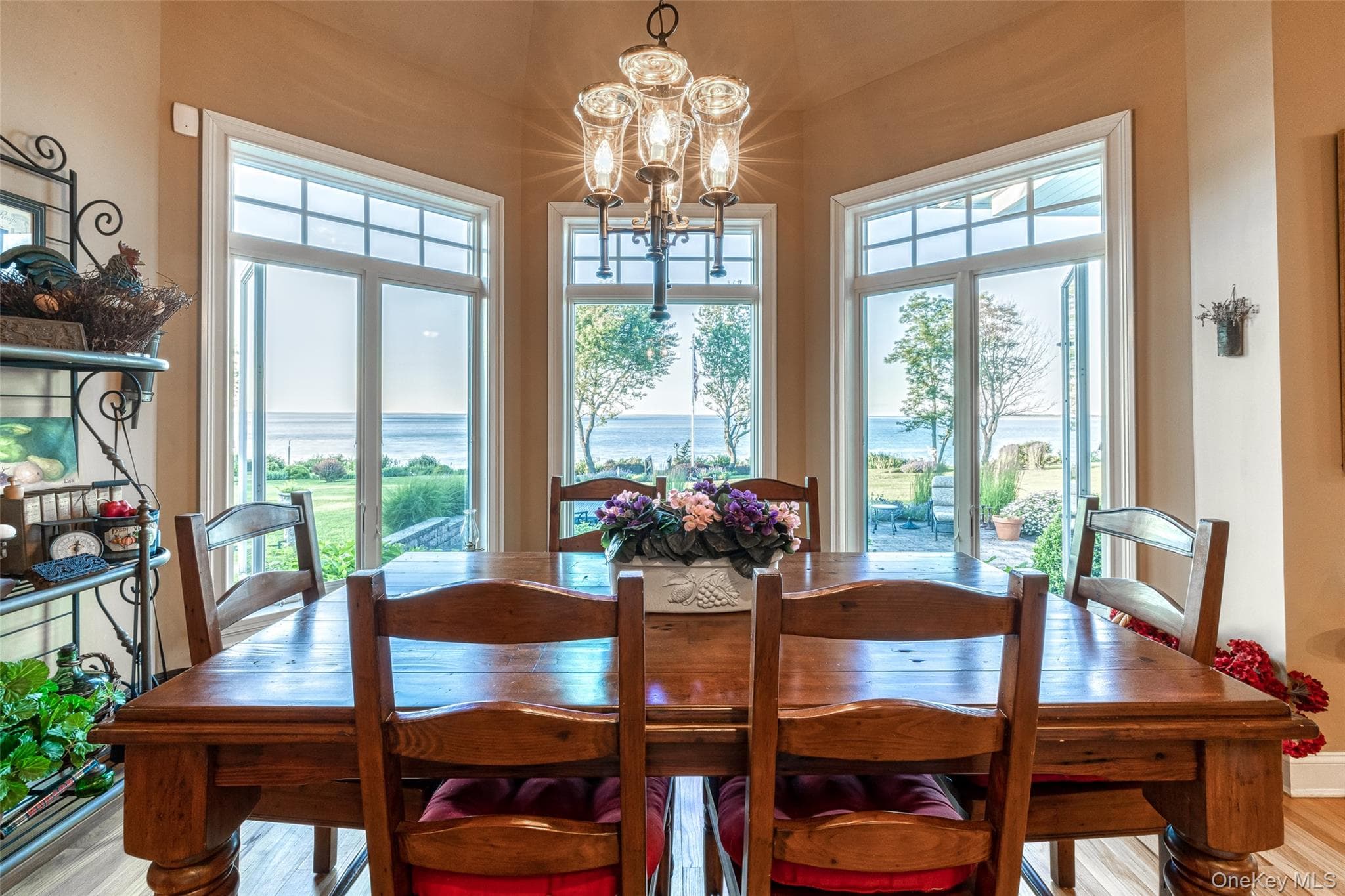 1640 Grandview Drive thumbnail 17
