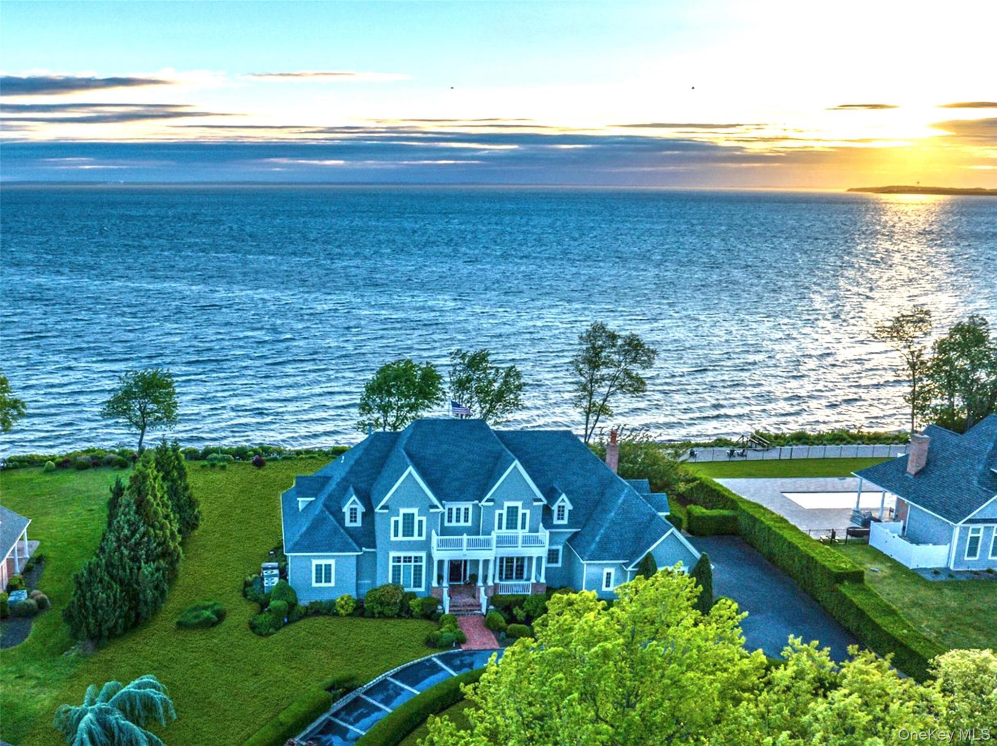 1640 Grandview Drive thumbnail 4