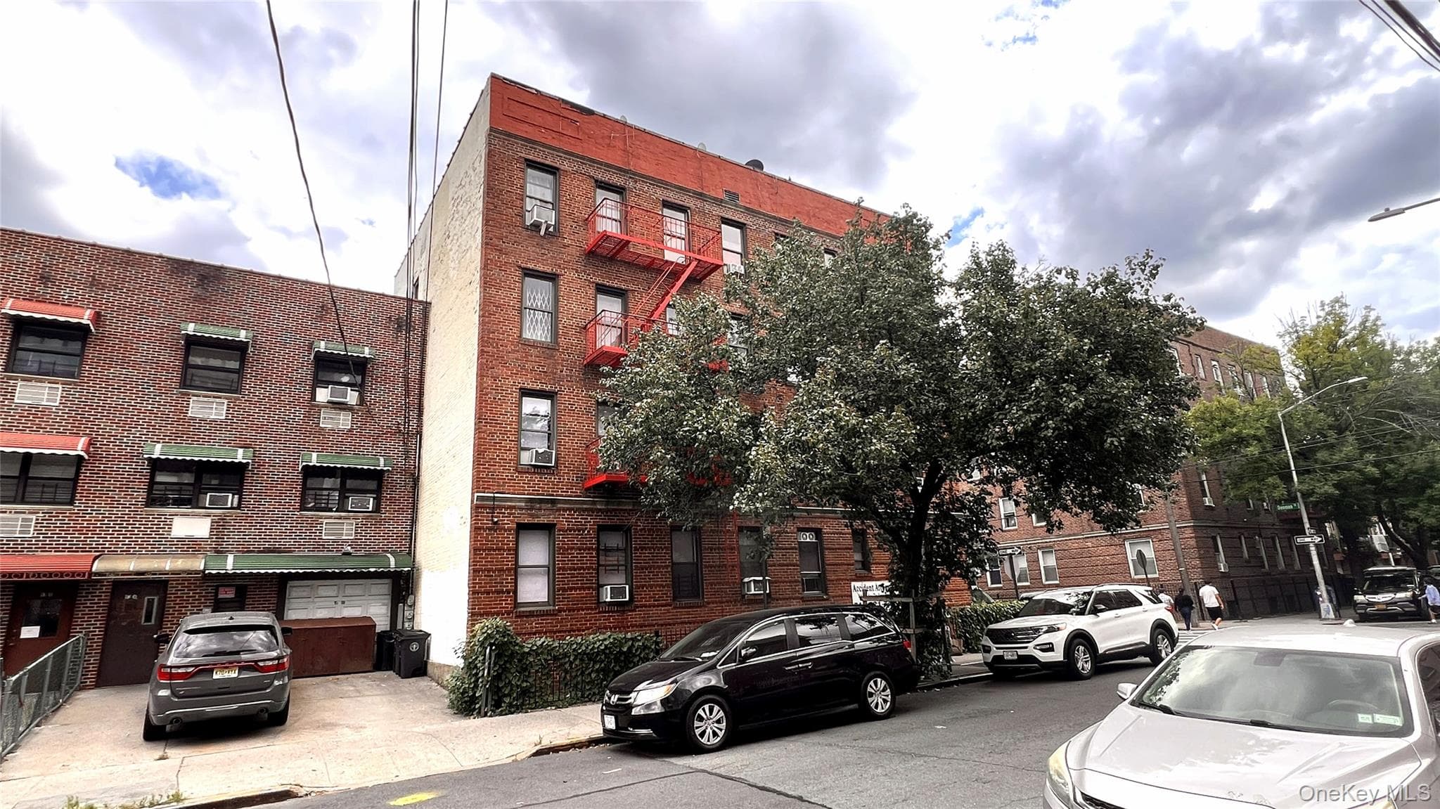 4171 Denman Street thumbnail 3