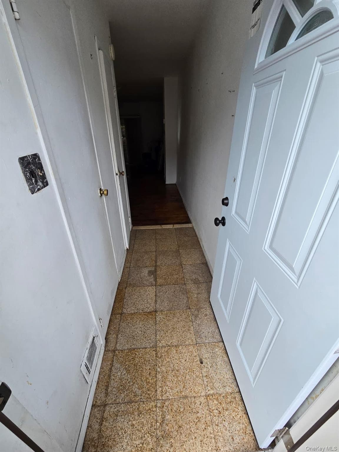 1611 Plainview Avenue thumbnail 8
