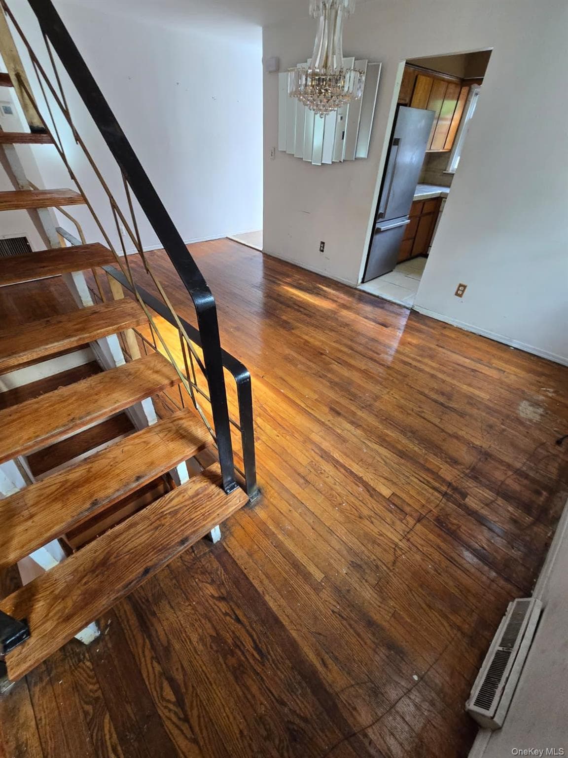 1611 Plainview Avenue thumbnail 4