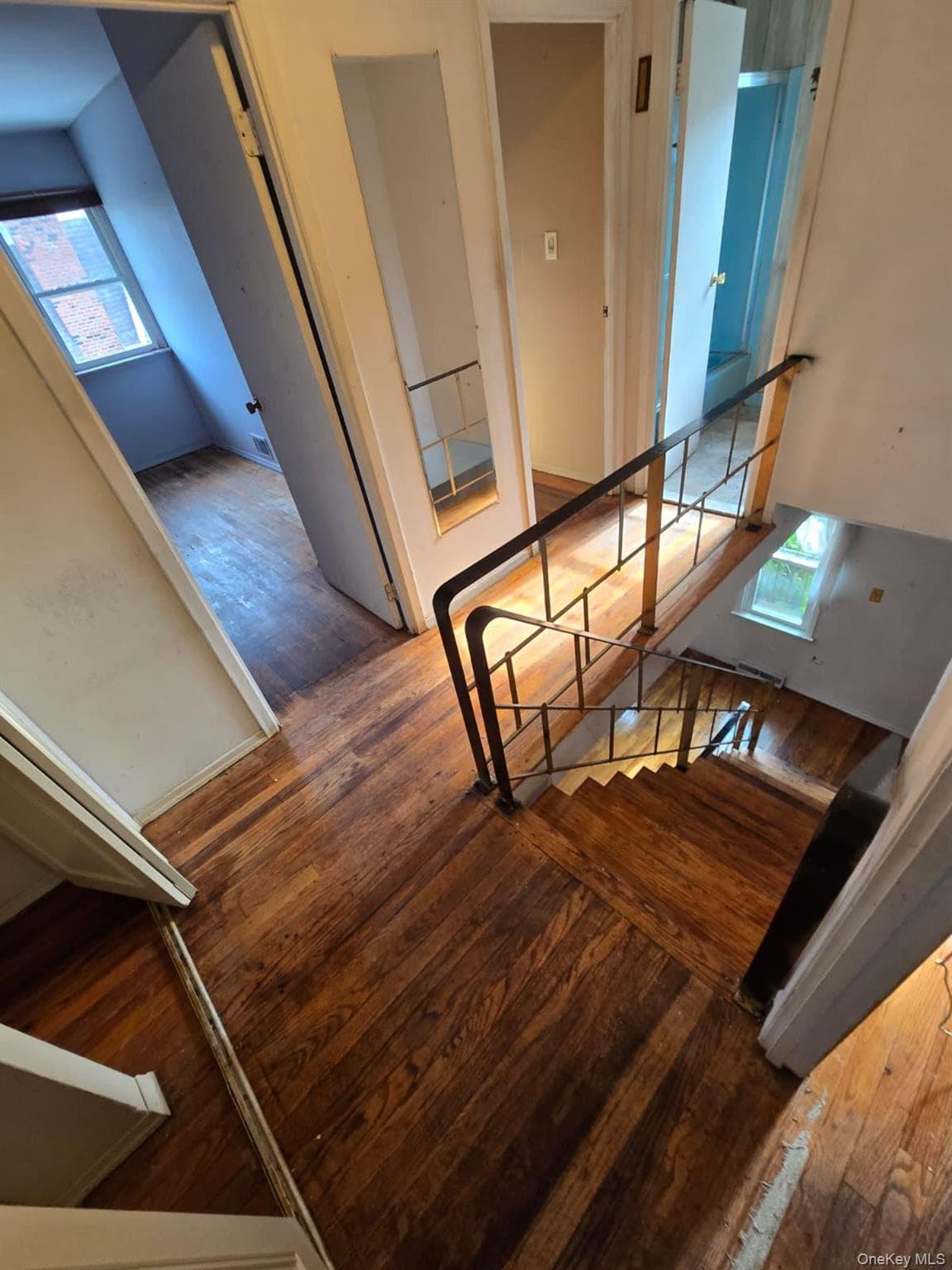 1611 Plainview Avenue thumbnail 5