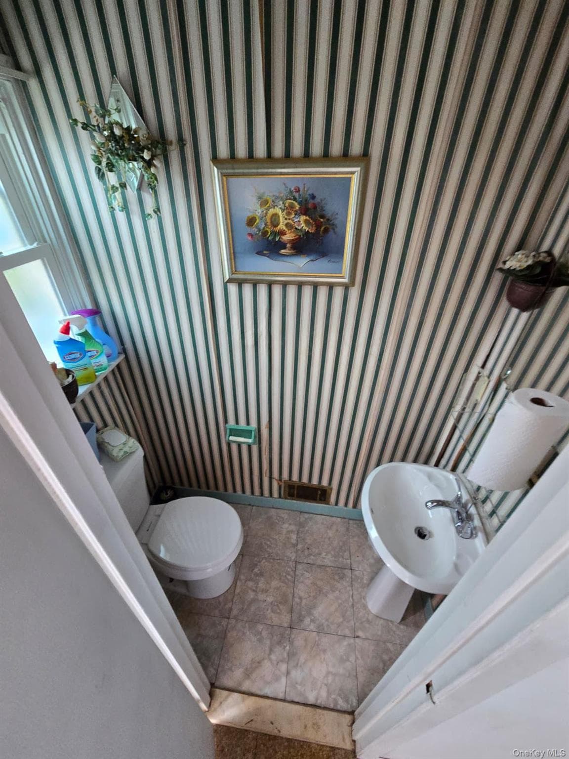 1611 Plainview Avenue thumbnail 3