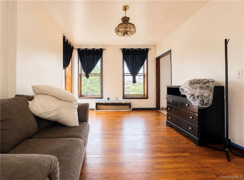 104 Albany Avenue thumbnail 5