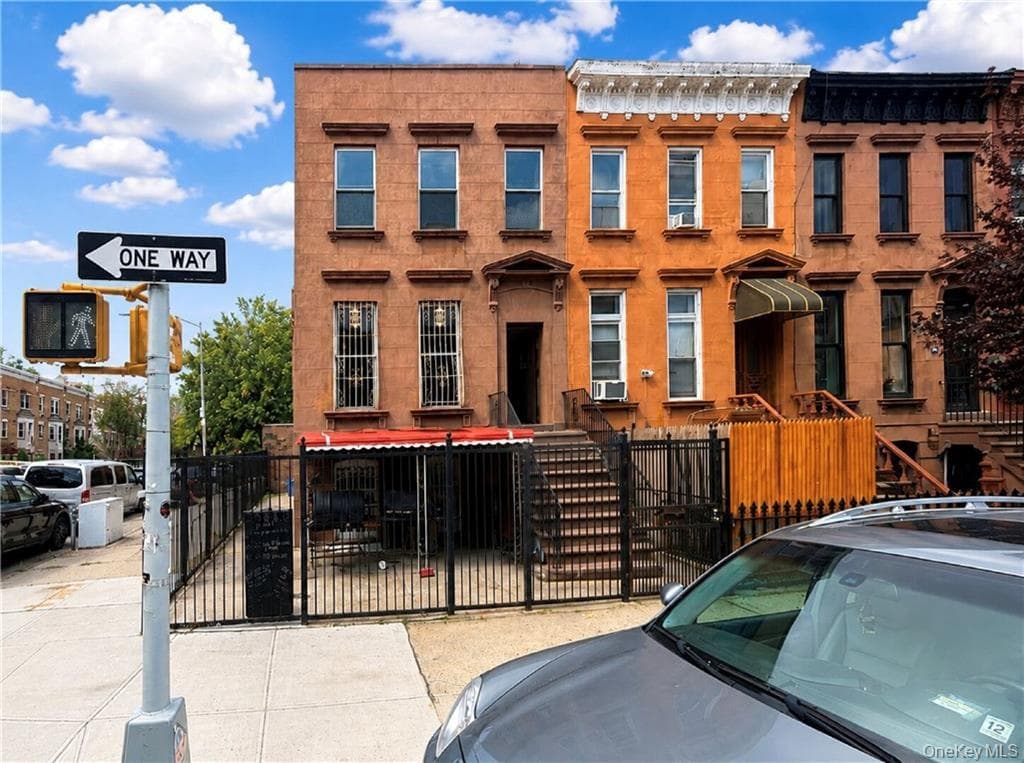 104 Albany Avenue, Brooklyn