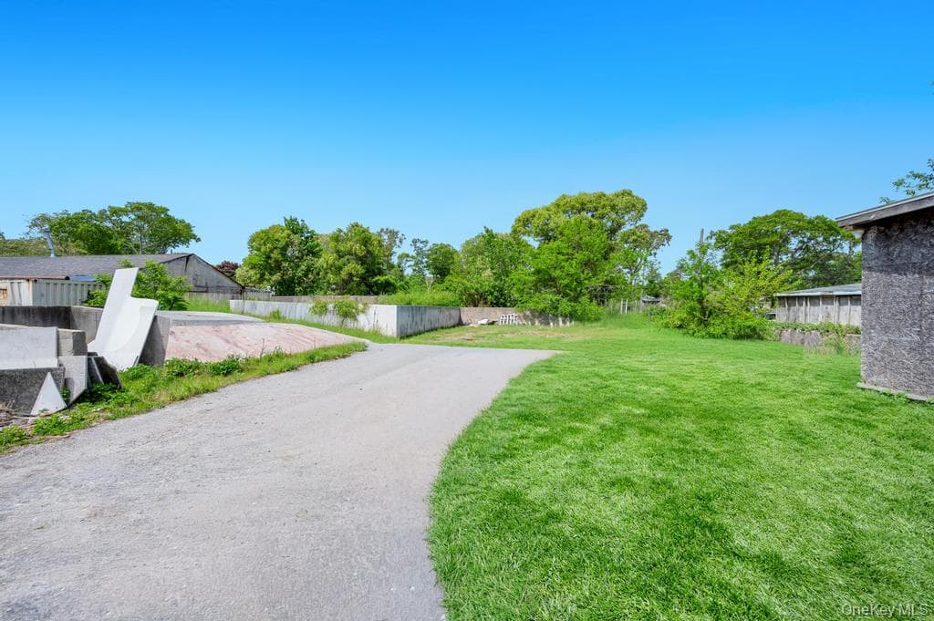 1189 Montauk Highway thumbnail 11
