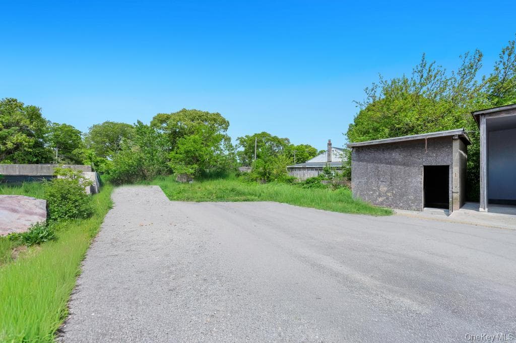 1189 Montauk Highway thumbnail 10
