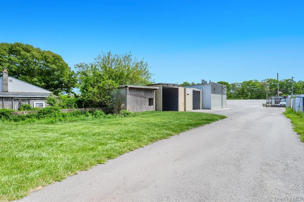 1189 Montauk Highway thumbnail 9