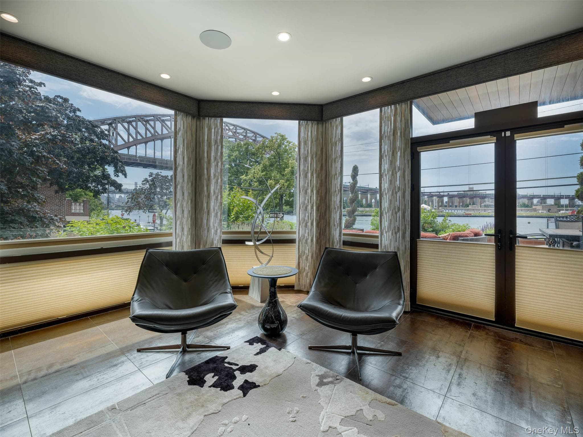 2151 Shore Boulevard photo 1