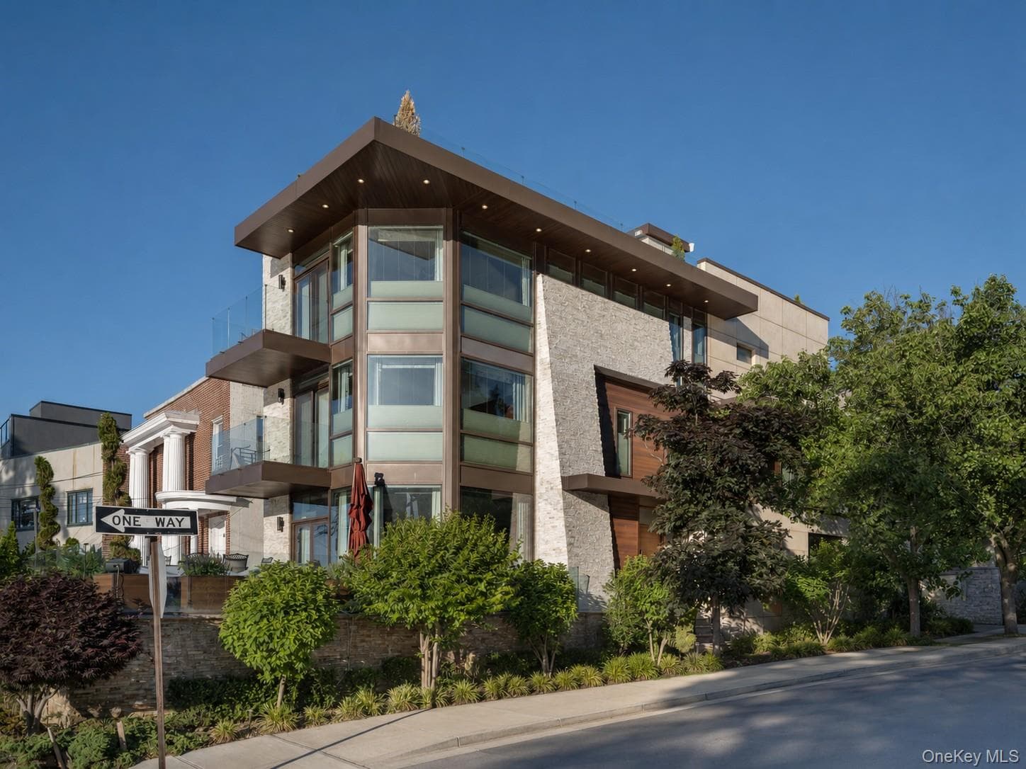 2151 Shore Boulevard thumbnail 5