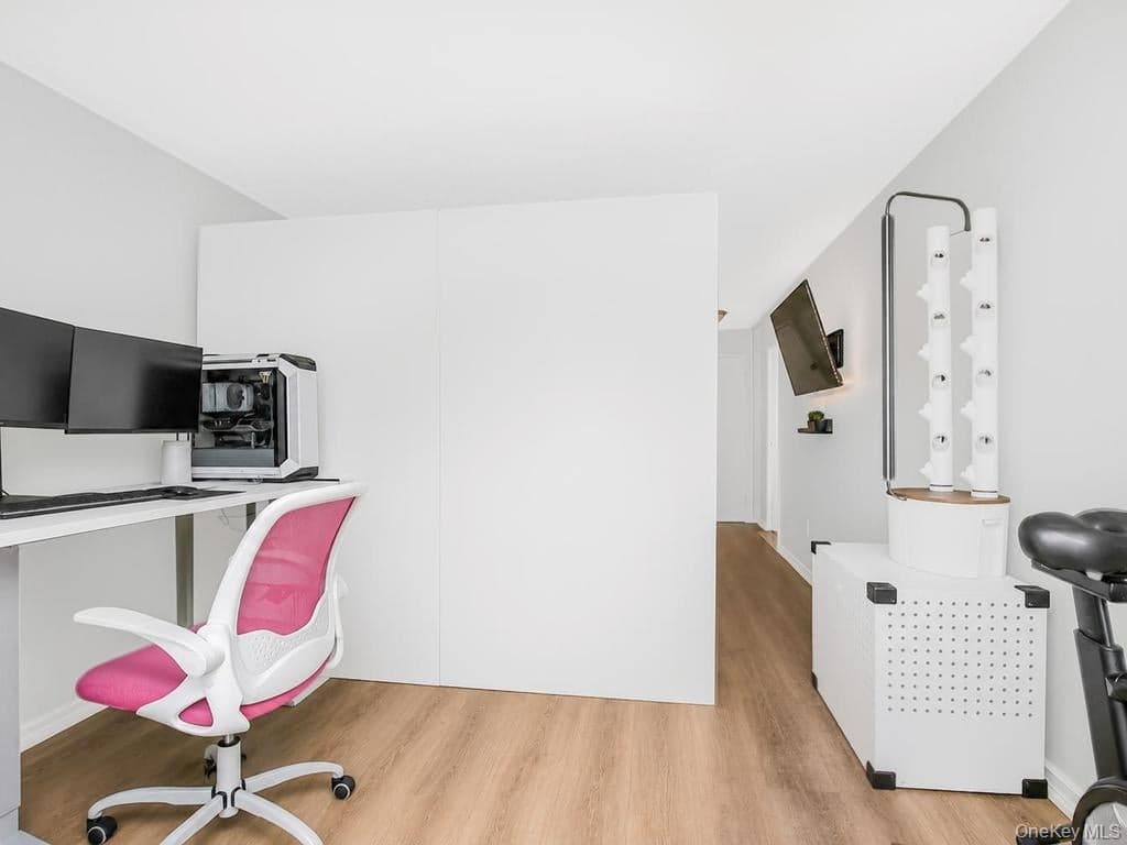 4901 Henry Hudson Parkway Unit: 8N thumbnail 2
