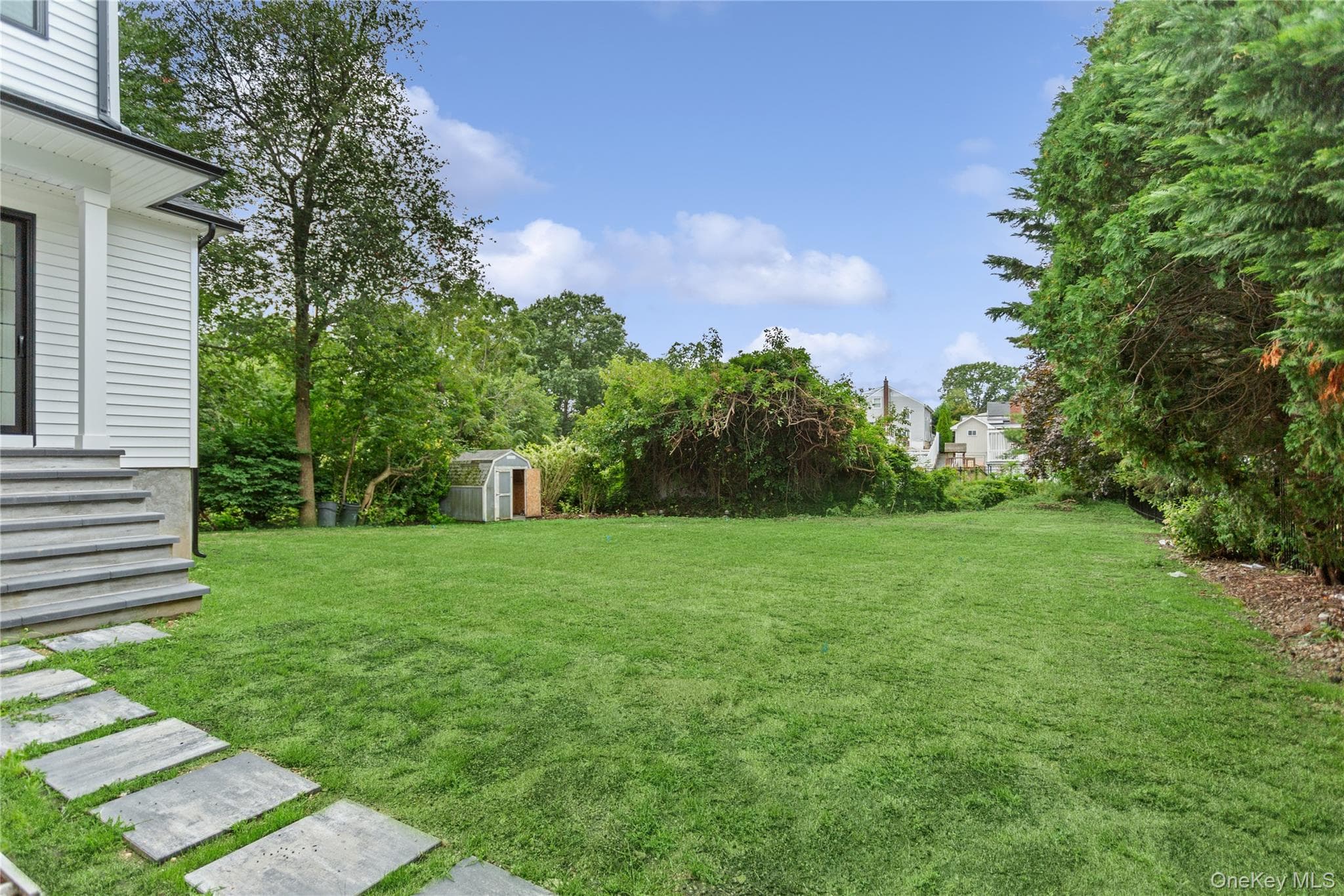 1438 Dewey Avenue thumbnail 3