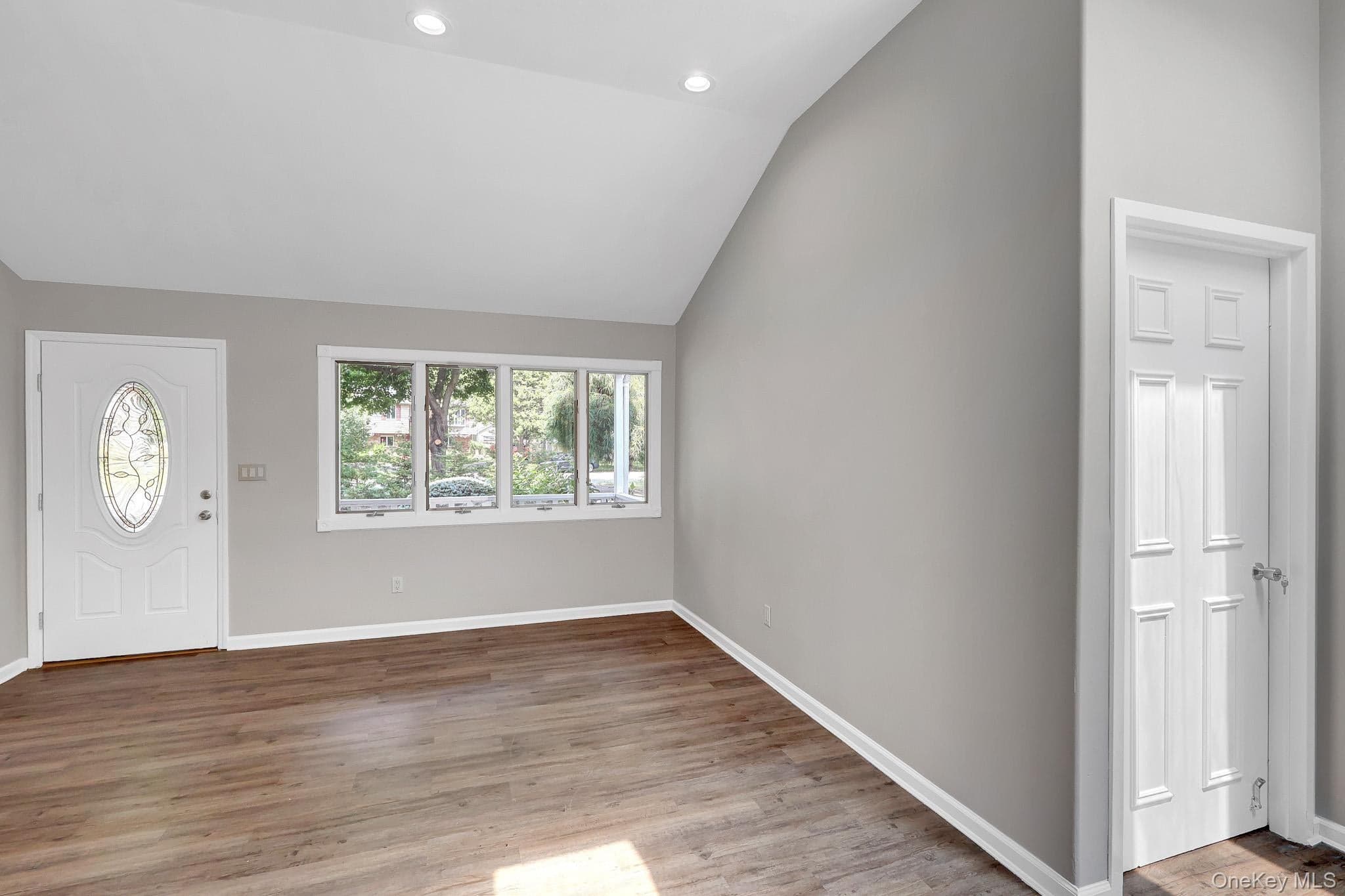 466 W 4th Street thumbnail 16