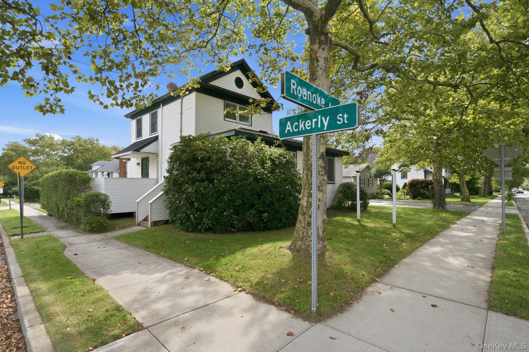 1228 Roanoke Avenue photo 1