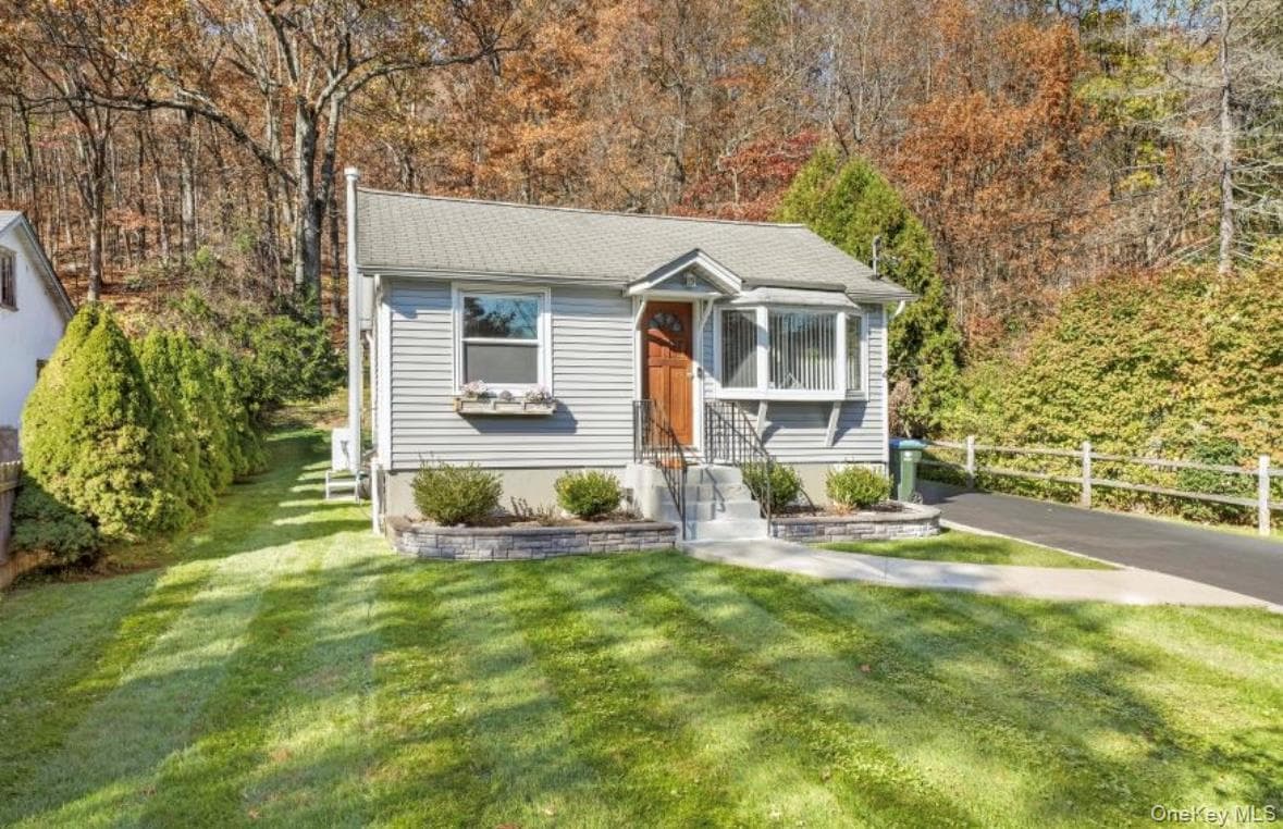 4 Village Drive, Greenwood Lake