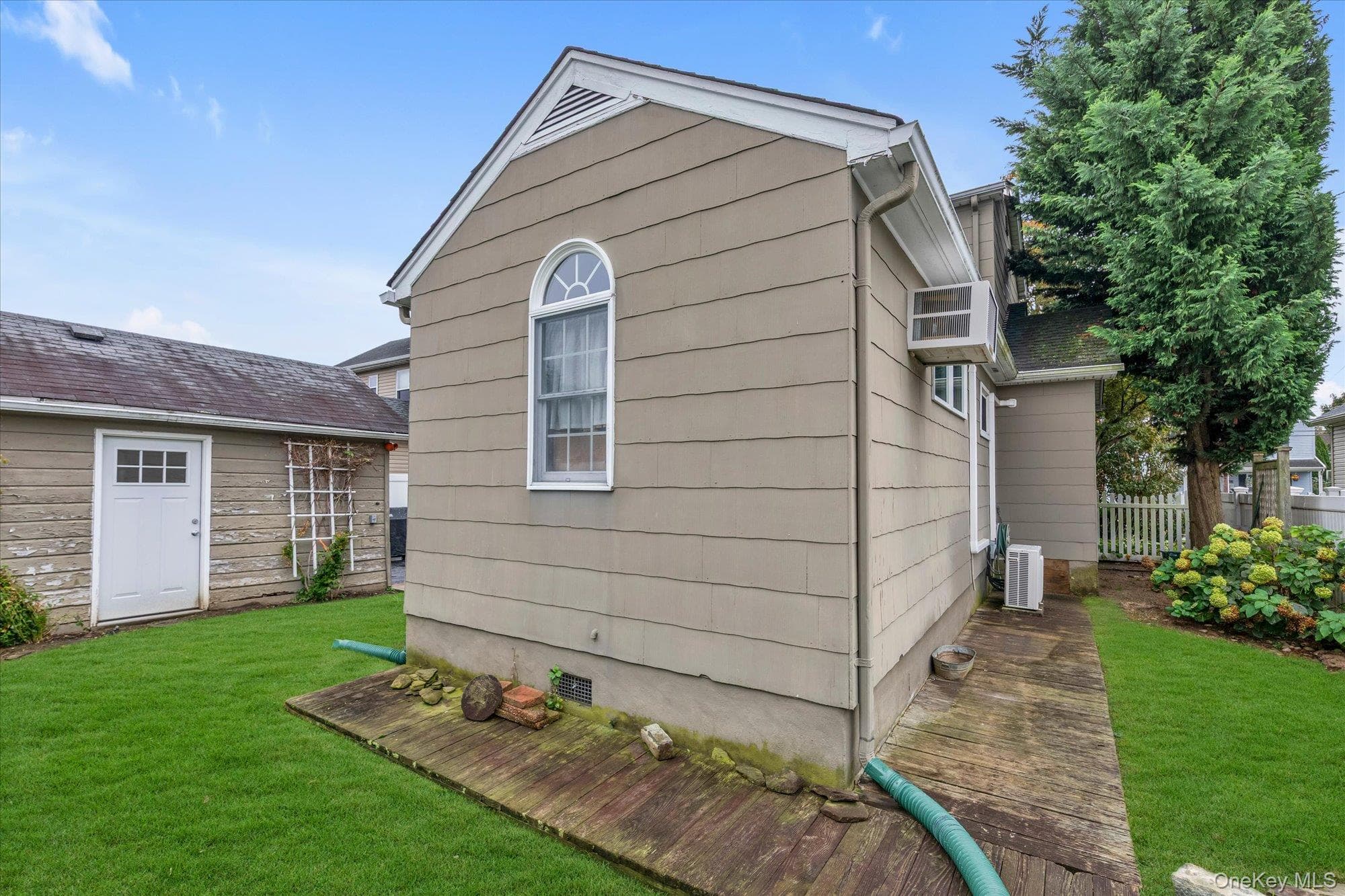 2483 Hicks Street thumbnail 14