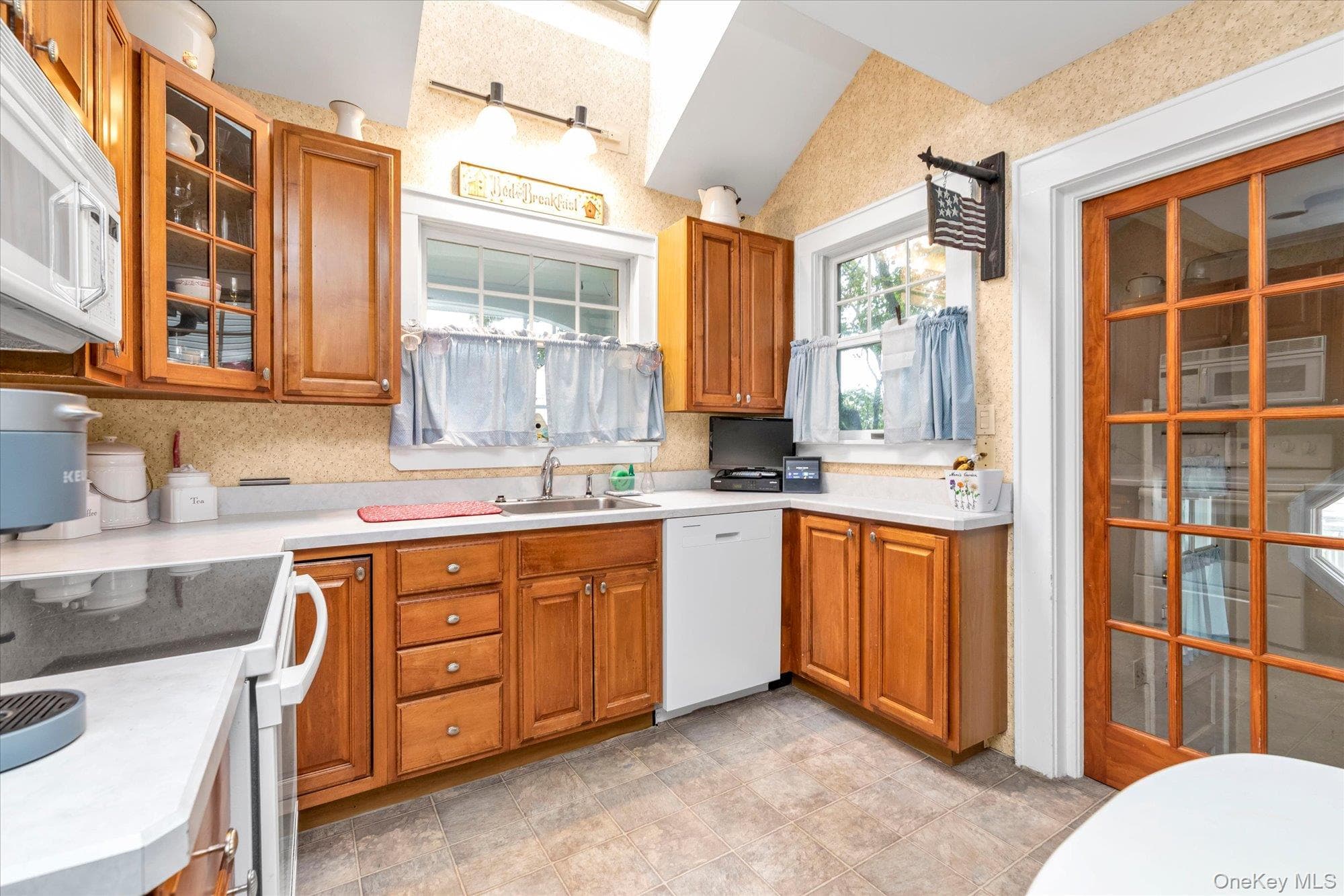 2483 Hicks Street thumbnail 6