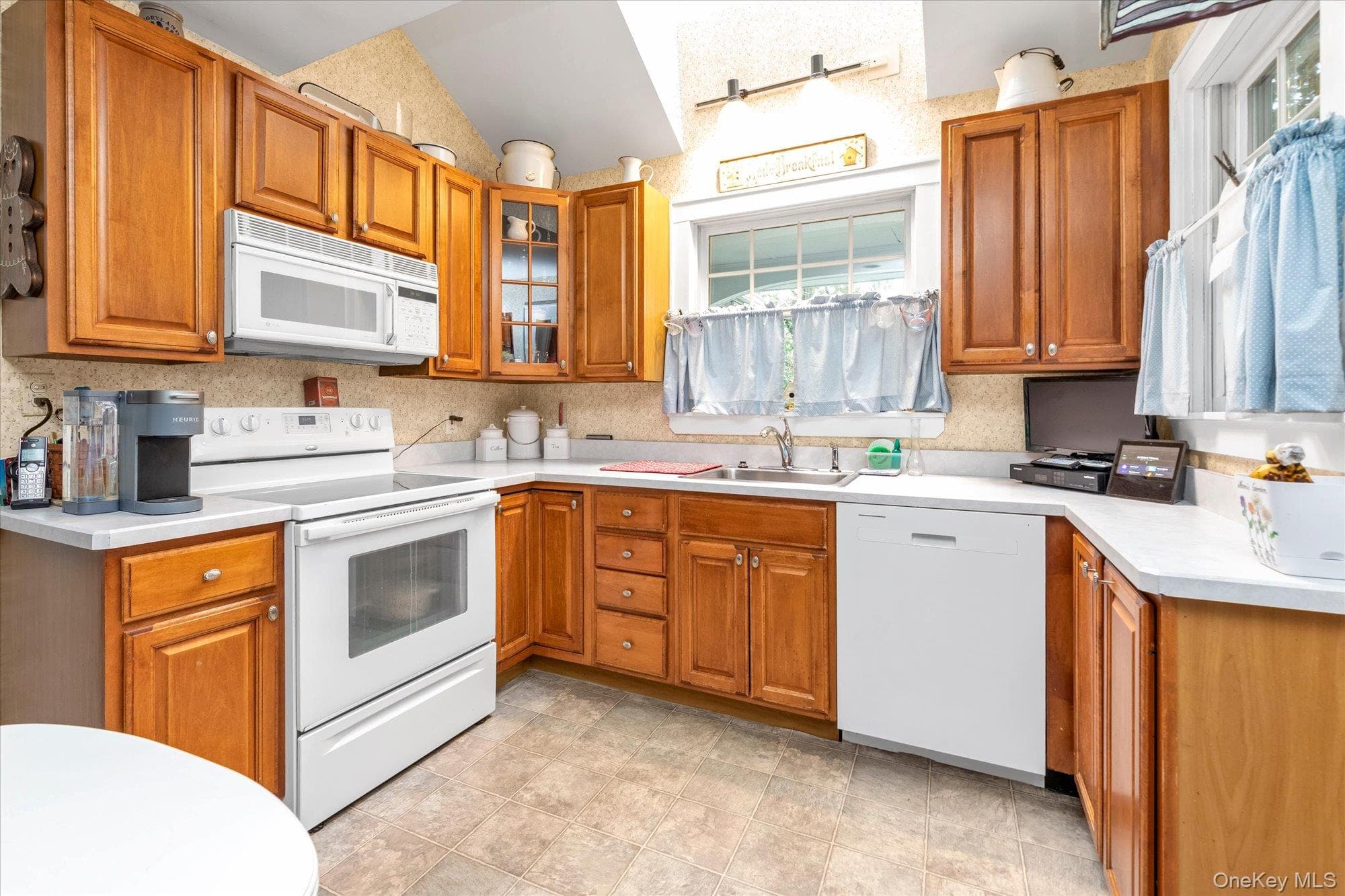 2483 Hicks Street thumbnail 7