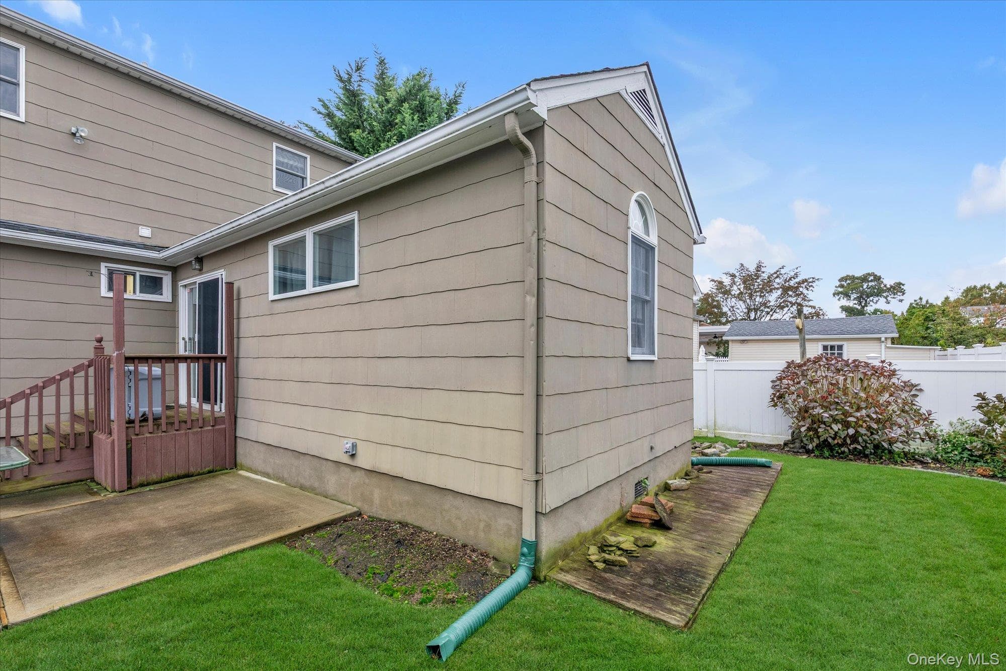 2483 Hicks Street thumbnail 13